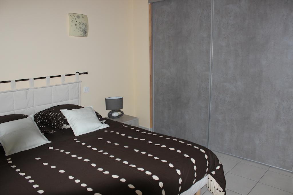 Le Pailler De La Planque Apartment Camplong Phòng bức ảnh